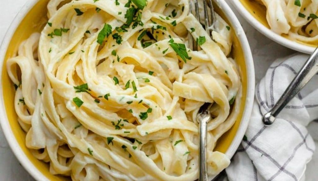 Vegan cauliflower fettucine alfredo recipe.